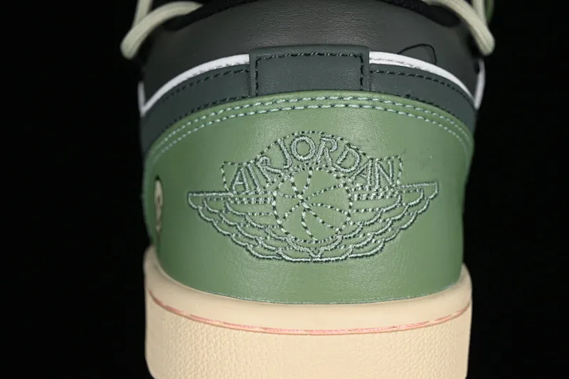 All categories Air Jordan Jordan series basketball shoes Air Jordan 1 Low Z version Air Jordan 1 Low AJ1 Joe 1 strap deconstruction low-top basketball shoes 553558-062